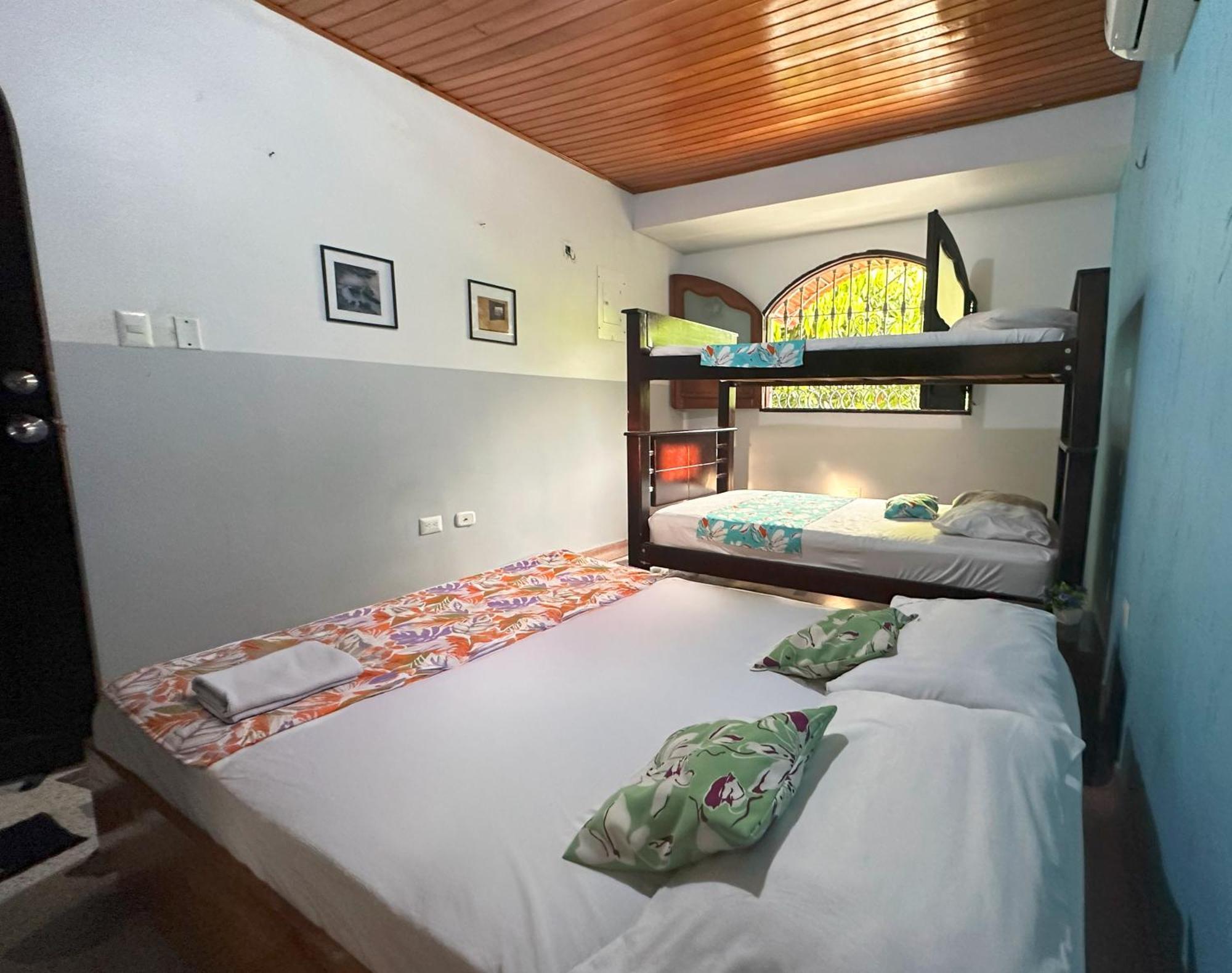 Tia Chela Hostel Santa Marta  Buitenkant foto